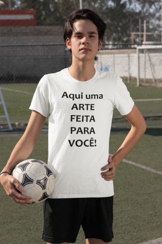 CAMISA PERSONALIZADA INFANTIL MENINO SEGURANDO A BOLA